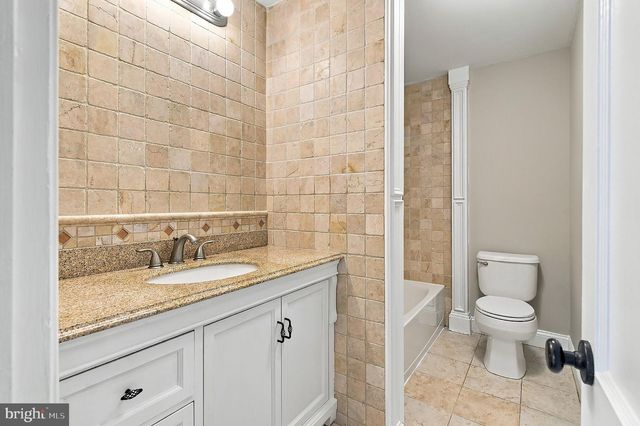 9 HEDGE ST, Toms River, NJ 08753