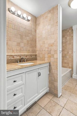 9 HEDGE ST, Toms River, NJ 08753