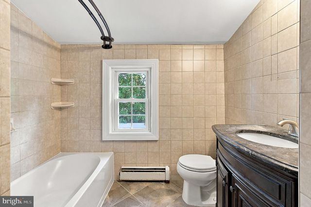 9 HEDGE ST, Toms River, NJ 08753