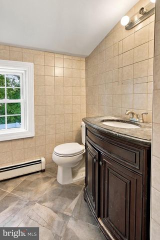 9 HEDGE ST, Toms River, NJ 08753