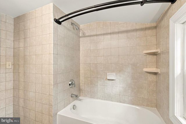 9 HEDGE ST, Toms River, NJ 08753
