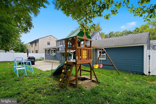 9 HEDGE ST, Toms River, NJ 08753