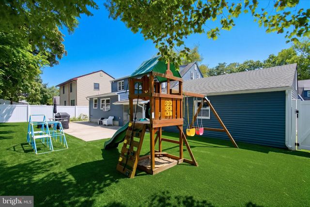 9 HEDGE ST, Toms River, NJ 08753