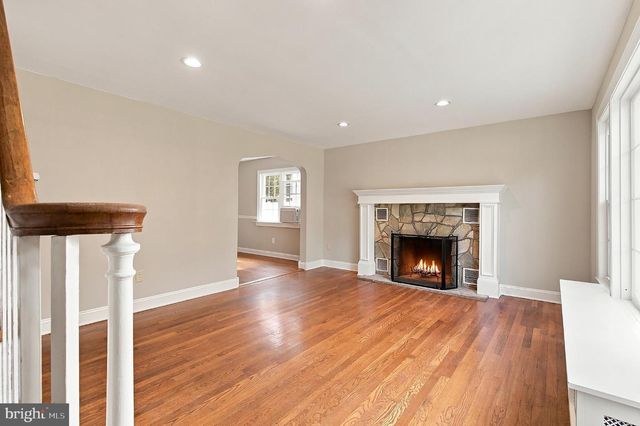 9 HEDGE ST, Toms River, NJ 08753