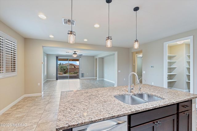 10088 S Black Surrey Drive, Vail, AZ 85641