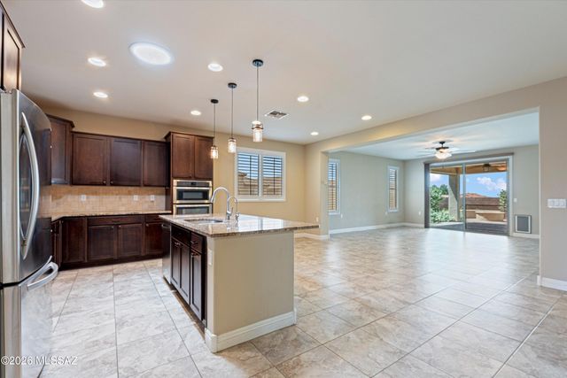 10088 S Black Surrey Drive, Vail, AZ 85641