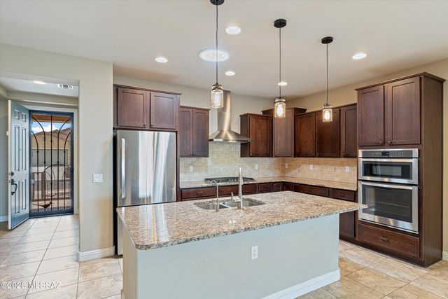 10088 S Black Surrey Drive, Vail, AZ 85641