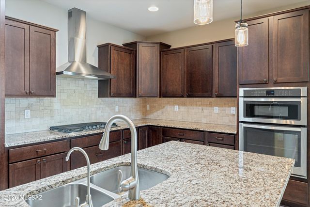 10088 S Black Surrey Drive, Vail, AZ 85641