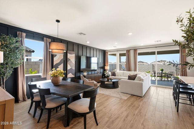 2827 E Pollo Avenue, San Tan Valley, AZ 85143