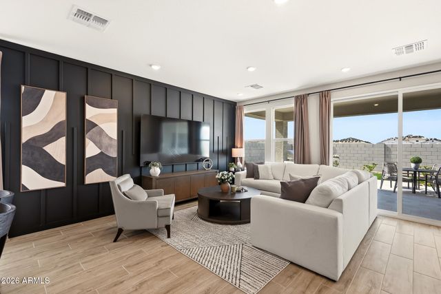 2827 E Pollo Avenue, San Tan Valley, AZ 85143