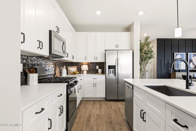 2827 E Pollo Avenue, San Tan Valley, AZ 85143