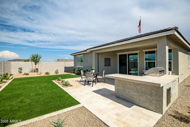 2827 E Pollo Avenue, San Tan Valley, AZ 85143