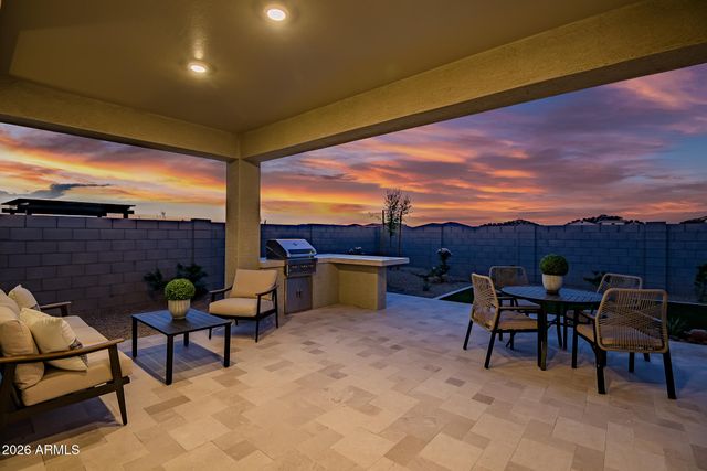 2827 E Pollo Avenue, San Tan Valley, AZ 85143