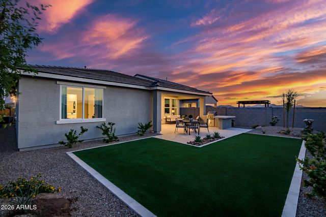 2827 E Pollo Avenue, San Tan Valley, AZ 85143
