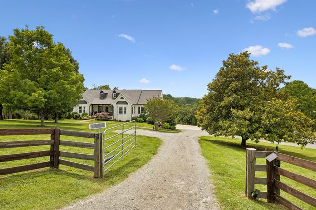 6429 Trails End Rd, College Grove, TN 37046