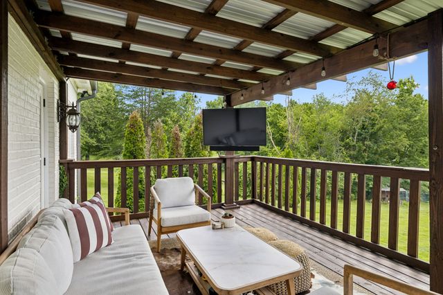 6429 Trails End Rd, College Grove, TN 37046