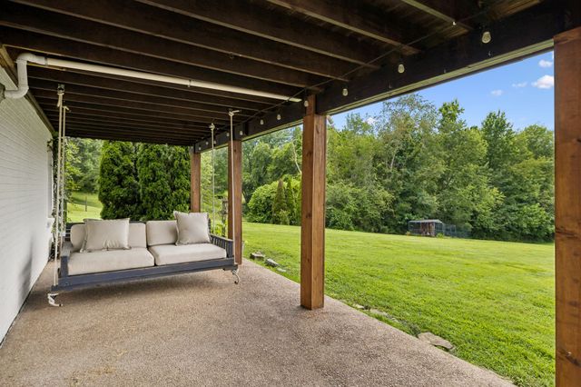 6429 Trails End Rd, College Grove, TN 37046