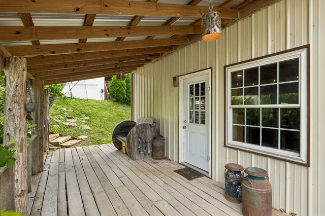 6429 Trails End Rd, College Grove, TN 37046