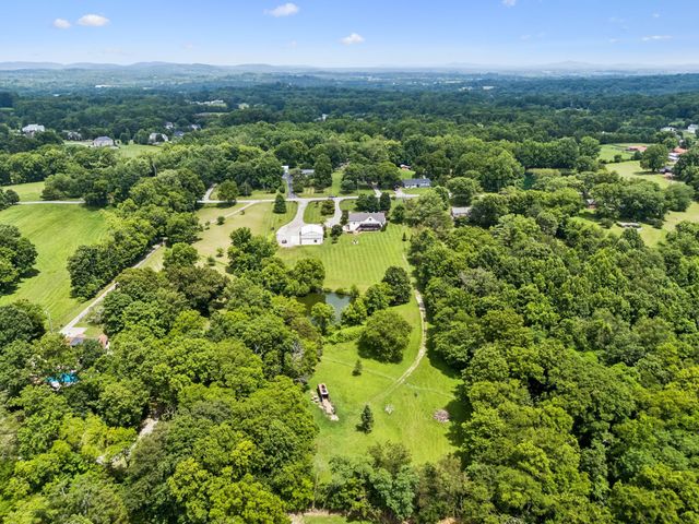 6429 Trails End Rd, College Grove, TN 37046