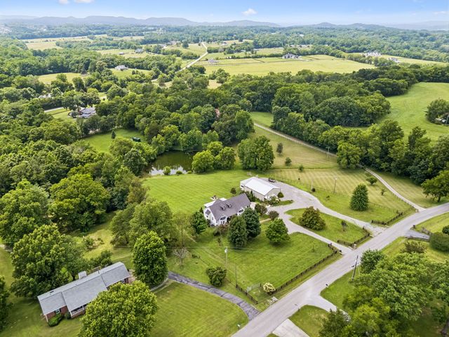 6429 Trails End Rd, College Grove, TN 37046