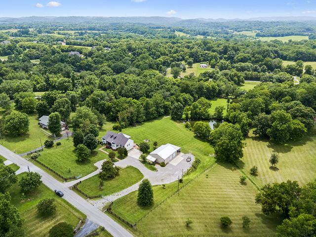 6429 Trails End Rd, College Grove, TN 37046