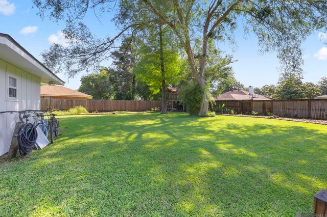 348 Chippenham Dr, Baton Rouge, LA 70808