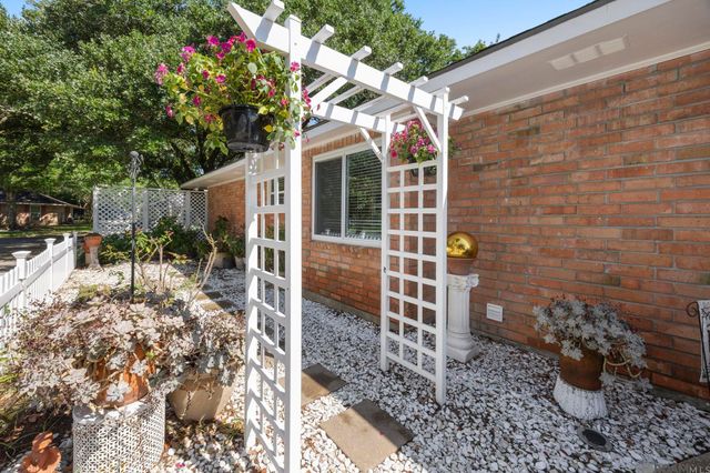 348 Chippenham Dr, Baton Rouge, LA 70808