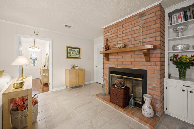 348 Chippenham Dr, Baton Rouge, LA 70808