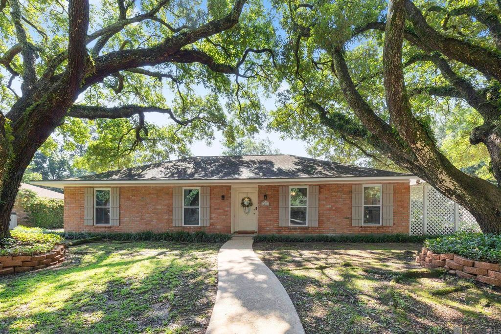 348 Chippenham Dr, Baton Rouge, LA 70808