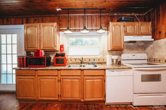 6500 Sanders St, Milton, FL 32570