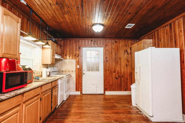 6500 Sanders St, Milton, FL 32570