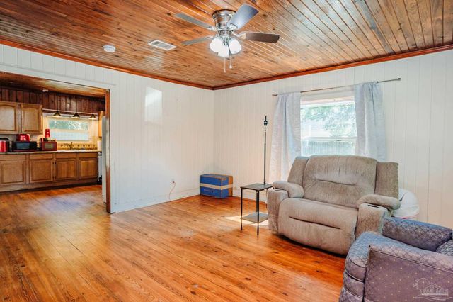 6500 Sanders St, Milton, FL 32570