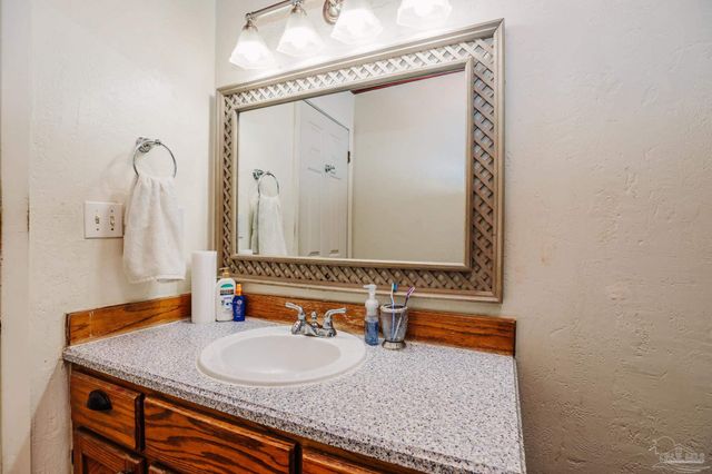 6500 Sanders St, Milton, FL 32570