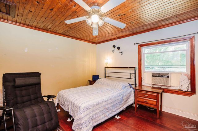 6500 Sanders St, Milton, FL 32570