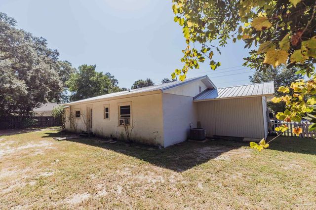 6500 Sanders St, Milton, FL 32570