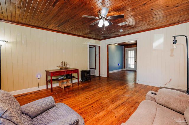 6500 Sanders St, Milton, FL 32570