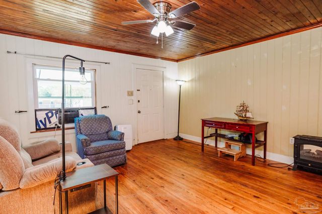 6500 Sanders St, Milton, FL 32570