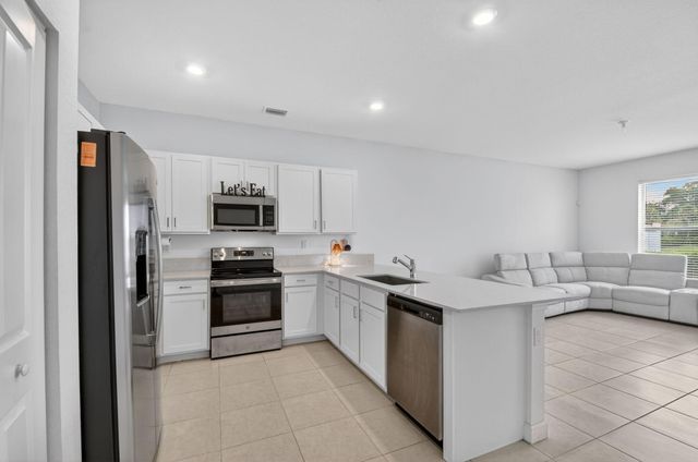 6933 N Harbours Edge Avenue, Lake Worth, FL 33467