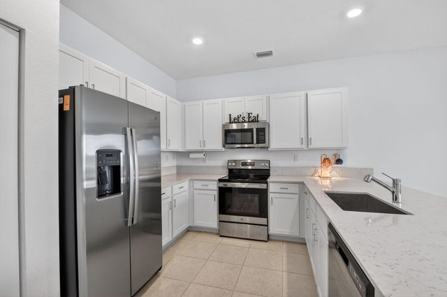 6933 N Harbours Edge Avenue, Lake Worth, FL 33467