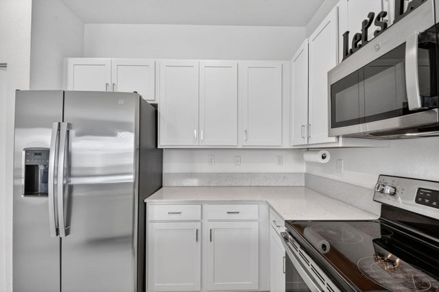 6933 N Harbours Edge Avenue, Lake Worth, FL 33467