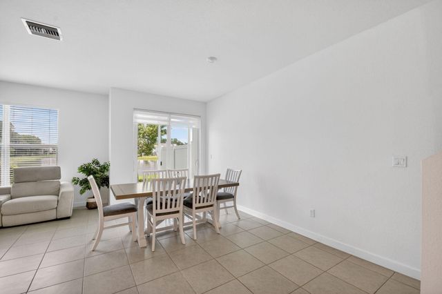 6933 N Harbours Edge Avenue, Lake Worth, FL 33467