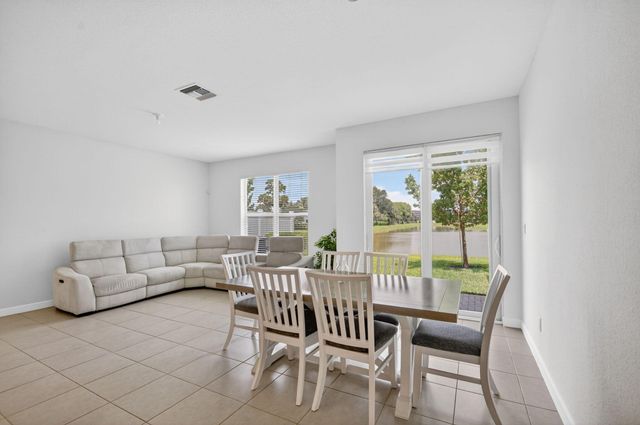 6933 N Harbours Edge Avenue, Lake Worth, FL 33467