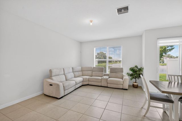 6933 N Harbours Edge Avenue, Lake Worth, FL 33467