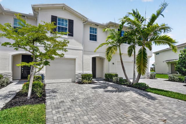 6933 N Harbours Edge Avenue, Lake Worth, FL 33467