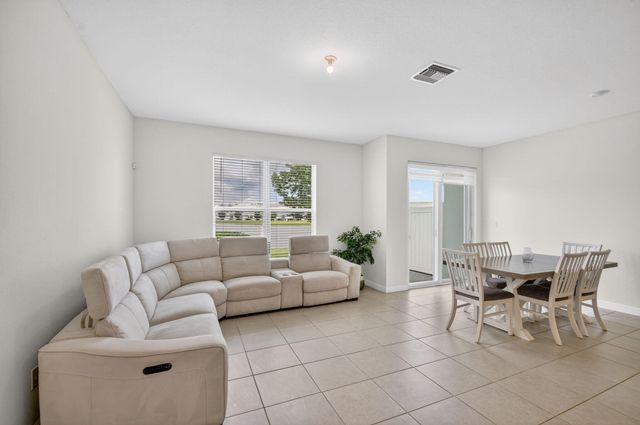 6933 N Harbours Edge Avenue, Lake Worth, FL 33467