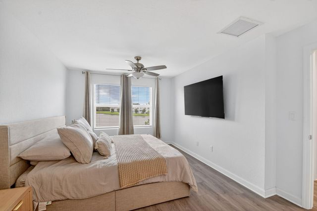 6933 N Harbours Edge Avenue, Lake Worth, FL 33467