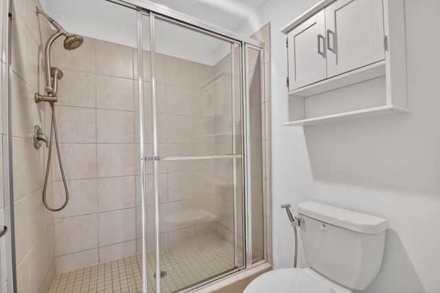 6933 N Harbours Edge Avenue, Lake Worth, FL 33467
