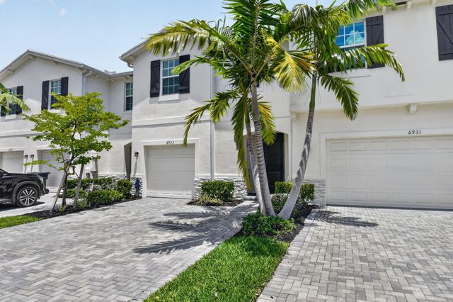 6933 N Harbours Edge Avenue, Lake Worth, FL 33467