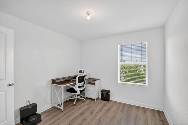 6933 N Harbours Edge Avenue, Lake Worth, FL 33467