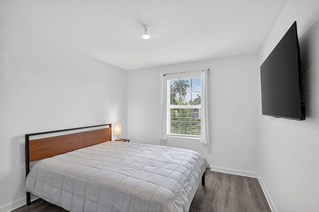 6933 N Harbours Edge Avenue, Lake Worth, FL 33467